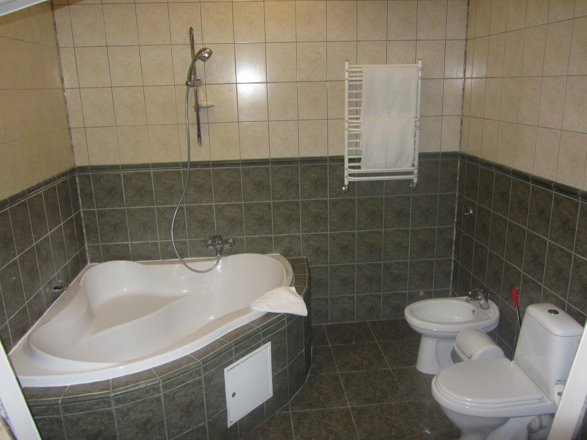 Park Hotel Kiev Bagian luar foto