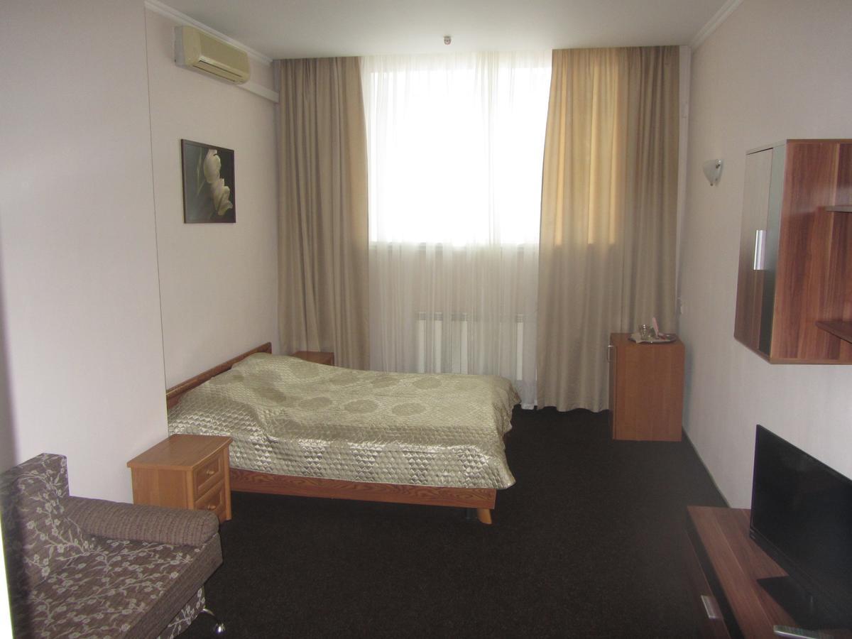 Park Hotel Kiev Bagian luar foto