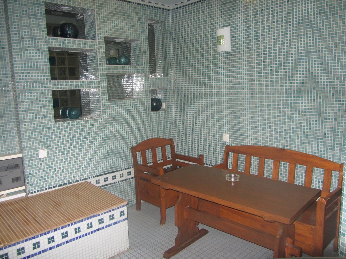 Park Hotel Kiev Bagian luar foto