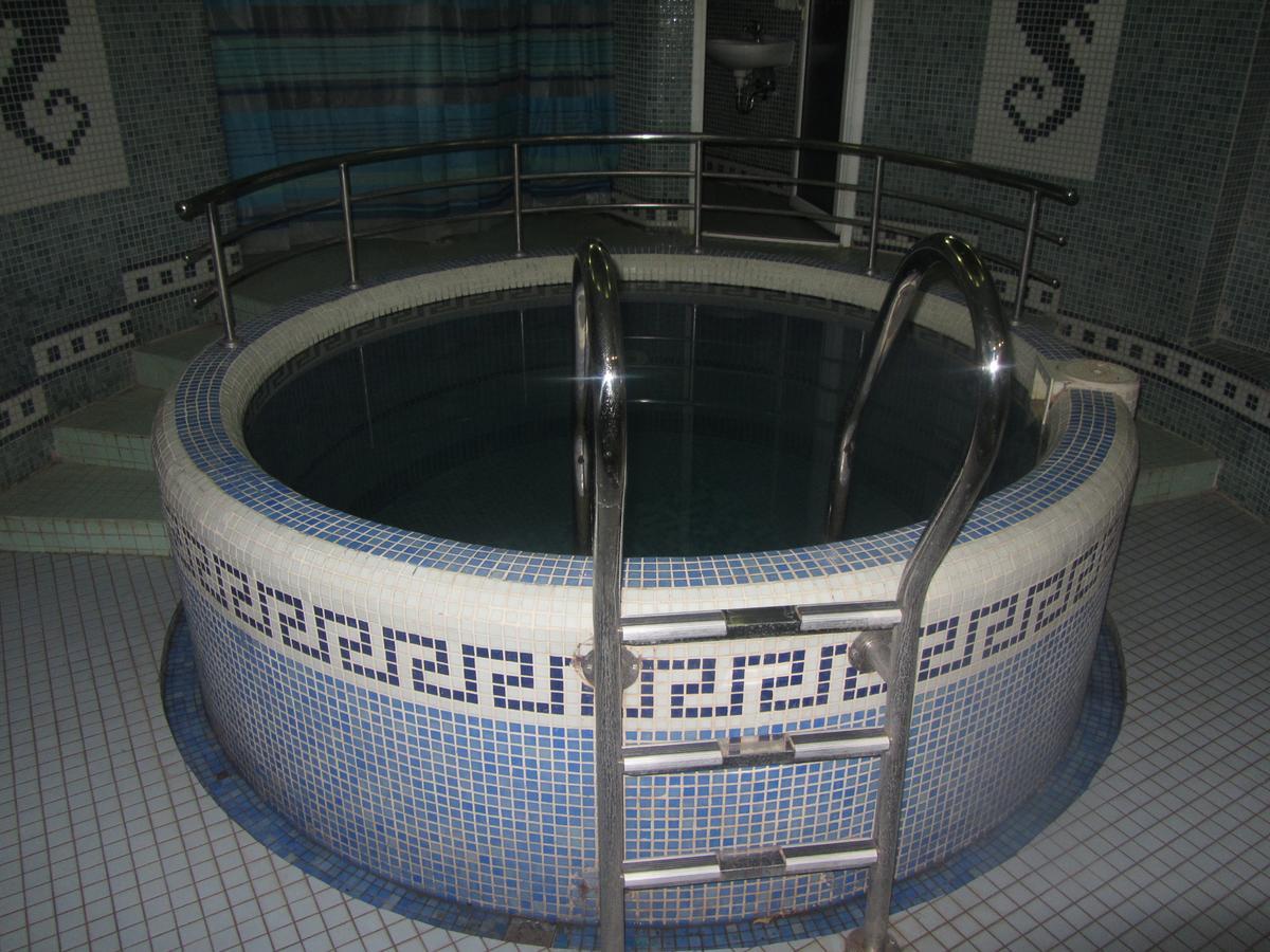 Park Hotel Kiev Bagian luar foto