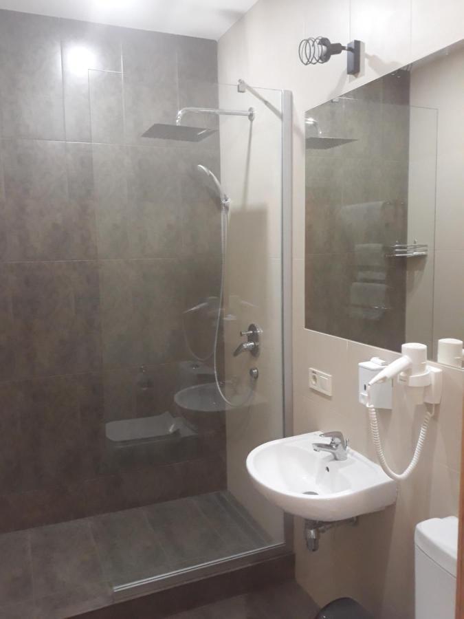 Park Hotel Kiev Bagian luar foto
